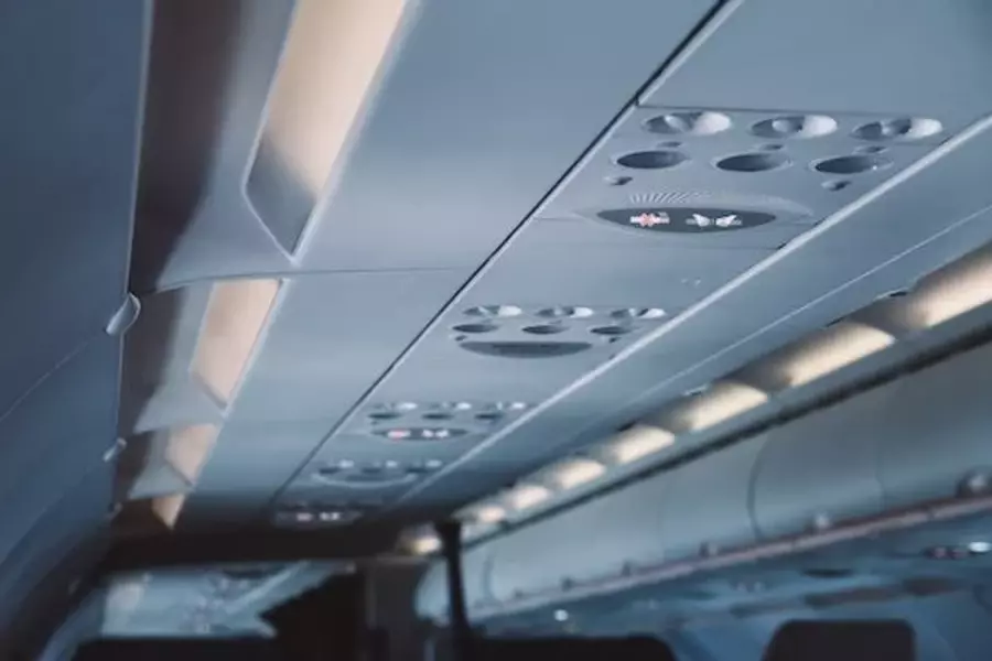 How can I call a live person at American Airlines